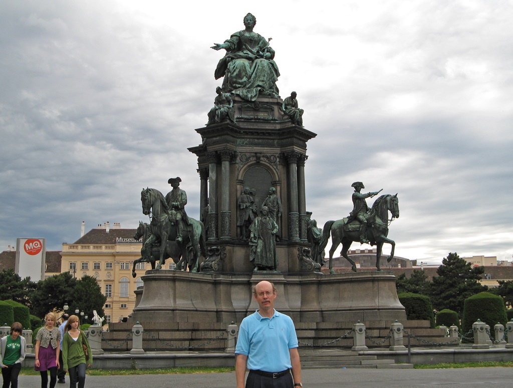 Bob and Maria Theresa Statue